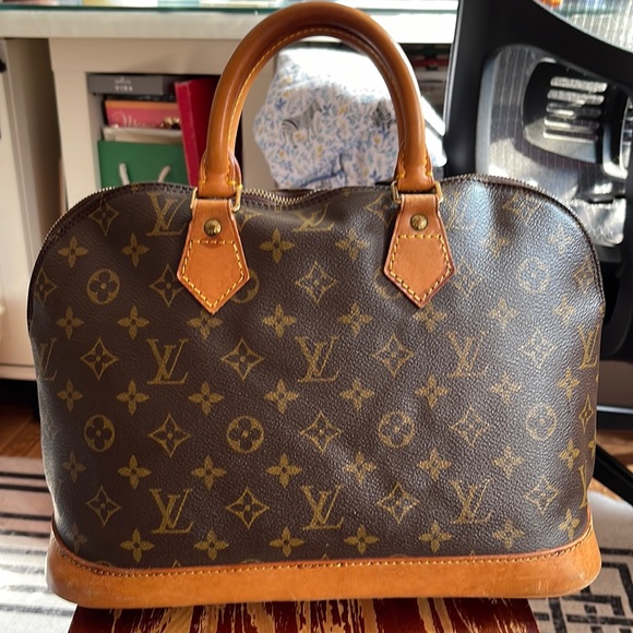 LOUIS VUITTON ALMA HAND MONOGRAM CANVAS - Picture 3 of 14